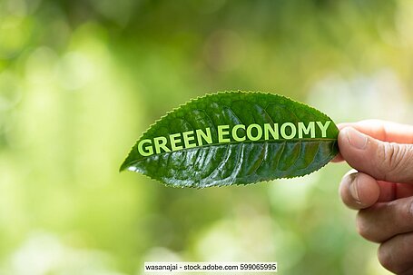 Blatt mit Aufschrift Green Economy