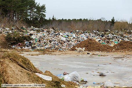 Plastikmüll aus Österreich auf wilder Deponie in Polen