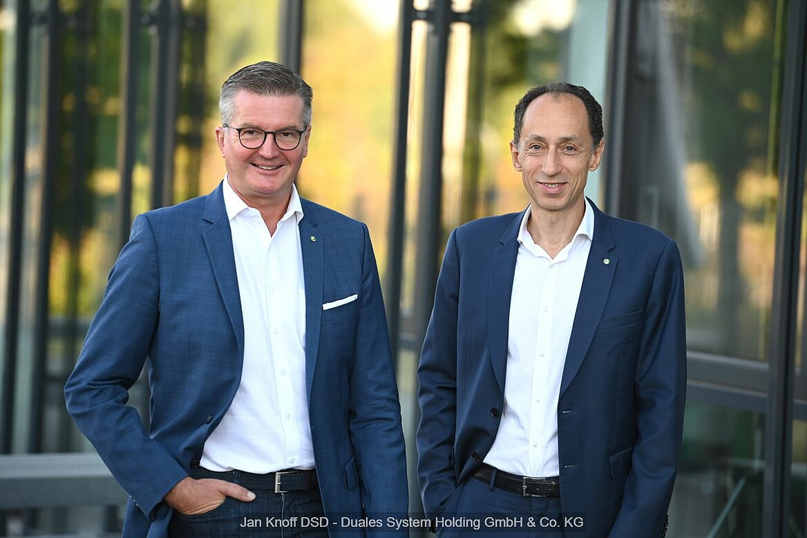 DSD-Chef Michael Wiener und der CEO von Circular Resources, Laurent Auguste (rechts)