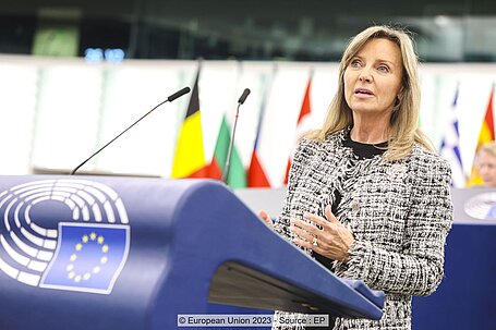 Die Europa-Abgeordnete Frédérique Ries während der Plenardebatte über die EU-Abfallverbringungsverordnung im Januar 2023.
