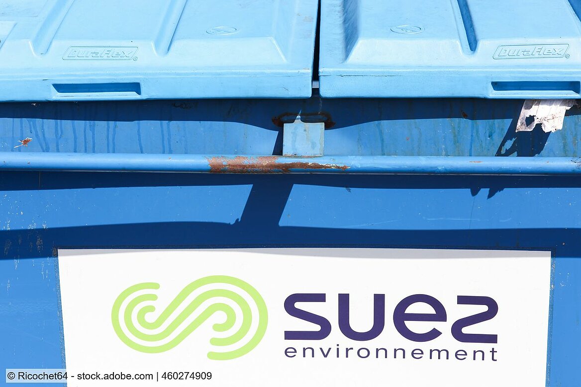 Suez Symbol auf blauer Tonne