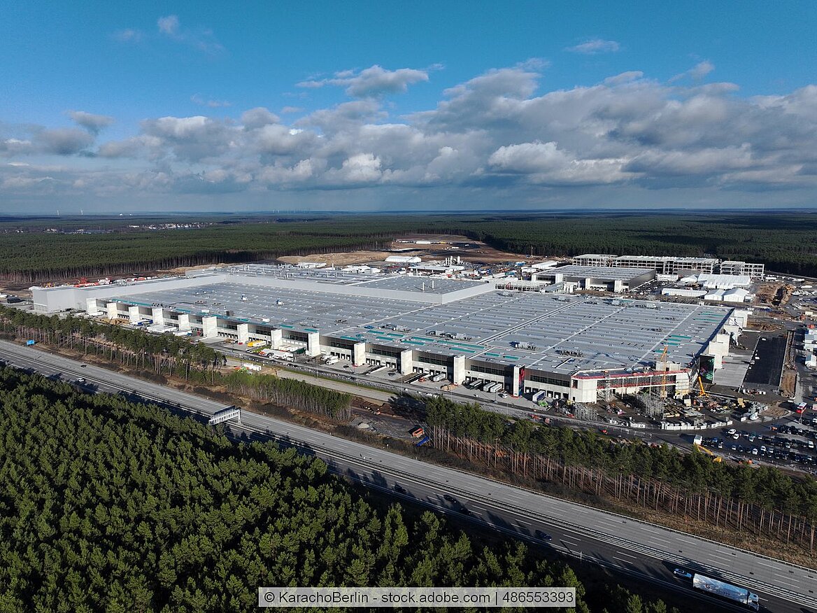 Luftbild der Tesla-Gigafactory im brandenburgischen Grünheide.