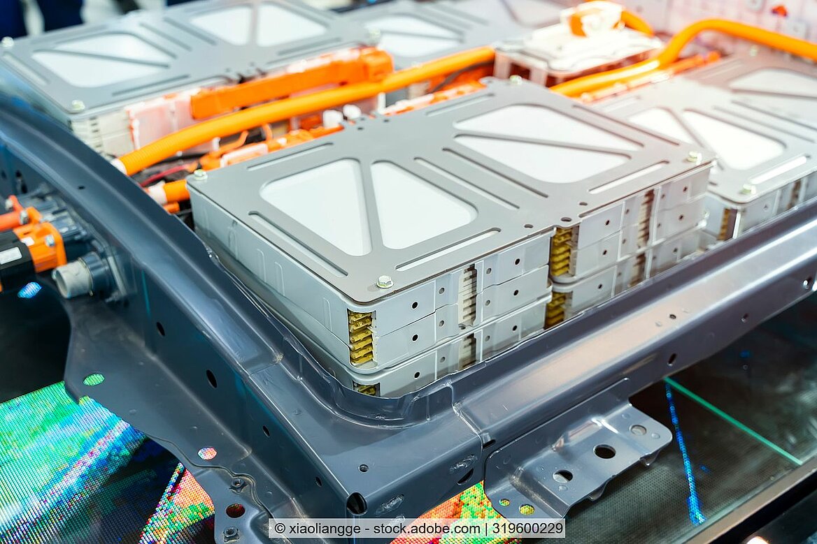 Viele Zellen in einem Batteriepack eines Elektroautos.