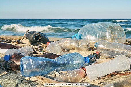 UN-Umweltversammlung diskutiert Verhandlungsmandat für Plastikabkommen