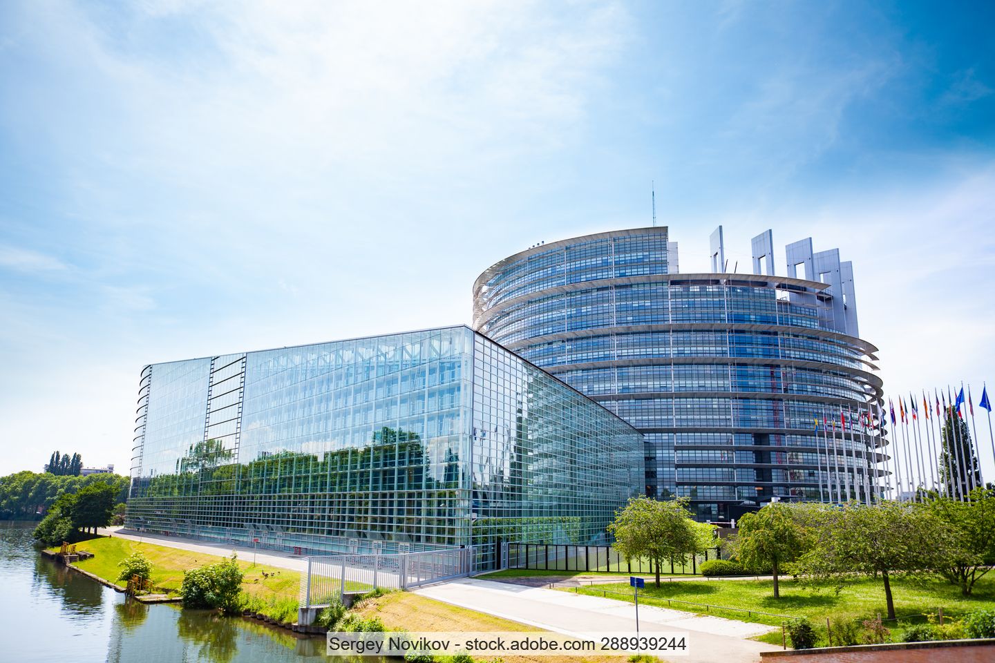 Blick auf Gebäude des Europäischen Parlaments in Straßburg