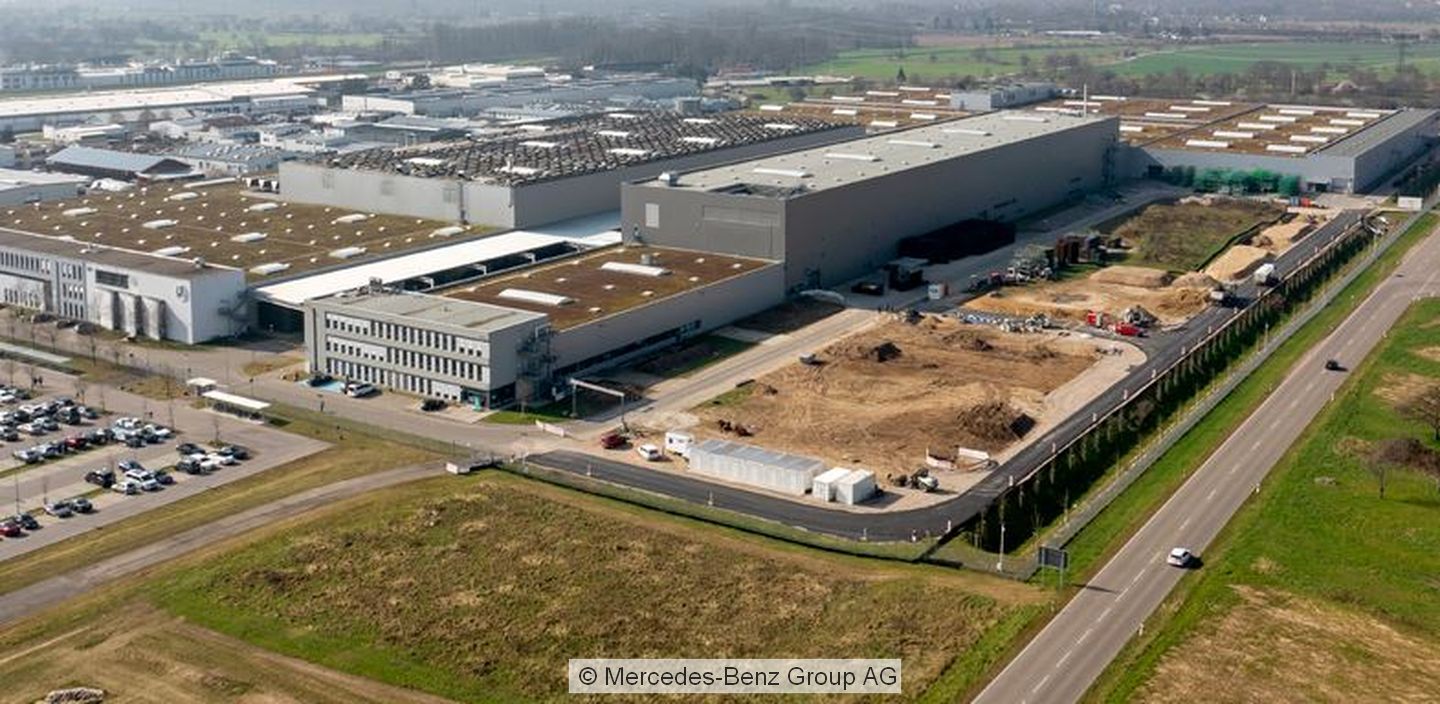Luftbild vom Werksgelände der Mercedes-Benz AG in Kuppenheim.