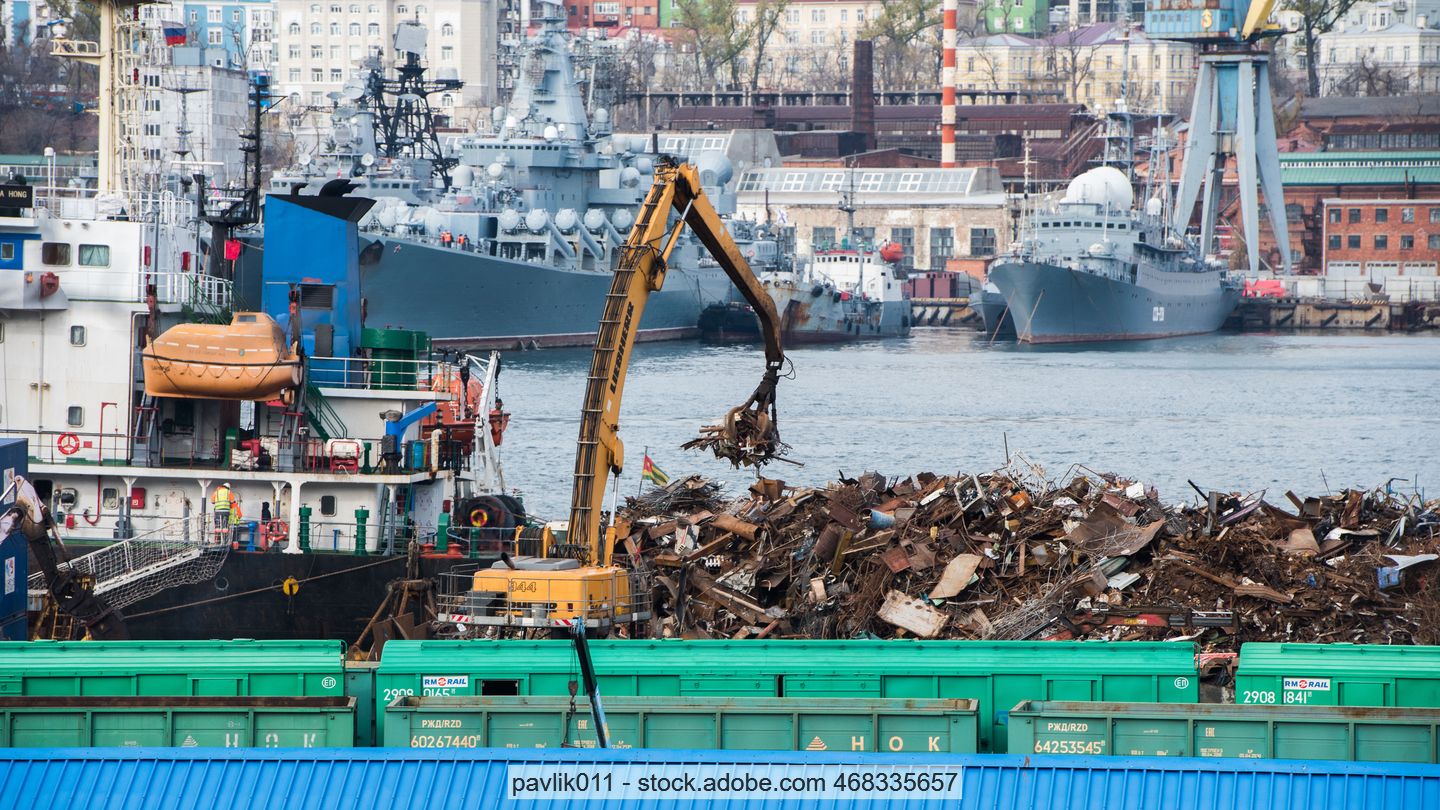 Symboldbild: Schrottverladung im Hafen von Wladiwostok