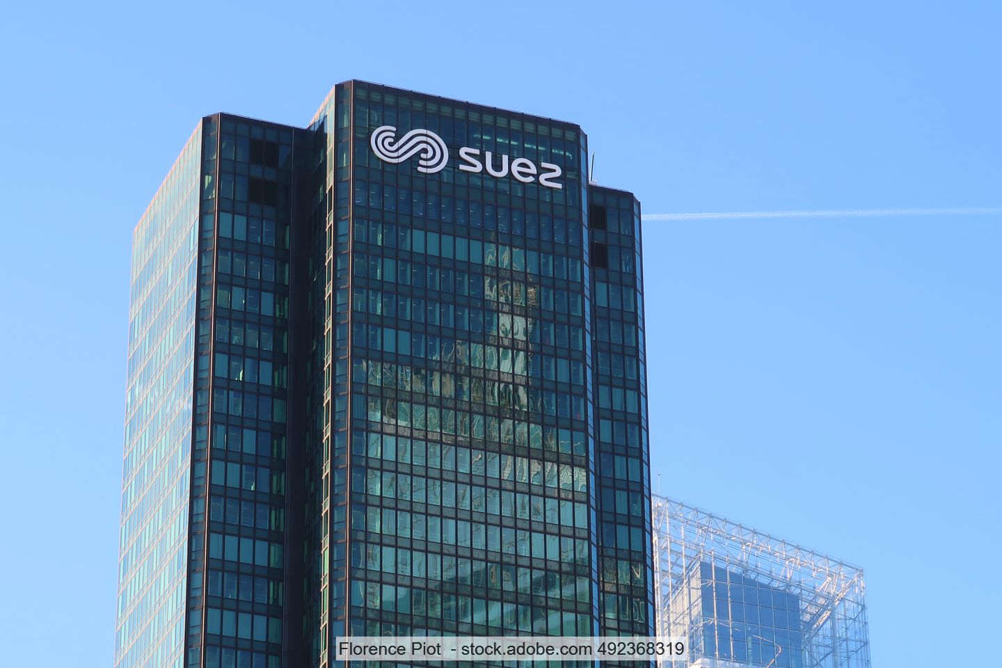 Blick auf die Suez-Zentrale im Pariser Stadtteil La Défense