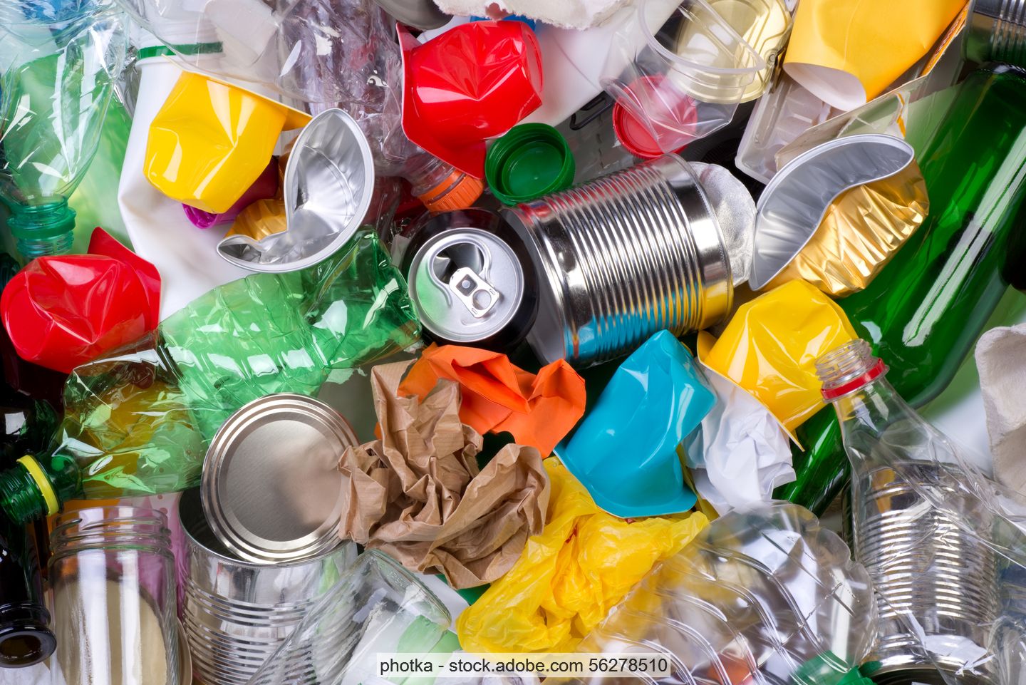 Gemischte leichte Verpackungsabfälle (LVP): Konservendosen, Plastikflaschen, Kunststoffbeutel, Yoghurtbecher