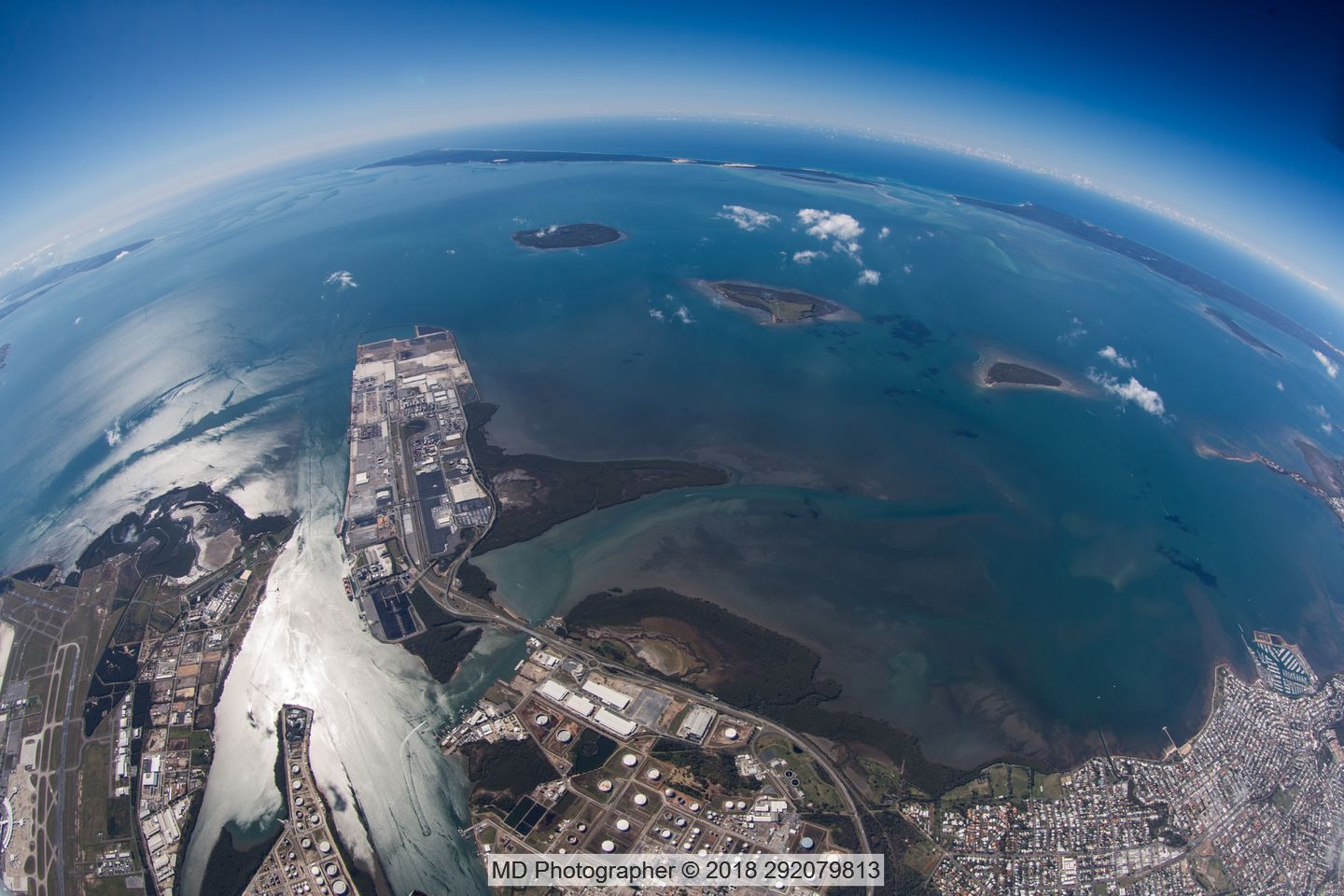 Luftbild mit Fischaugenobjektiv des Hafens von Brisbane